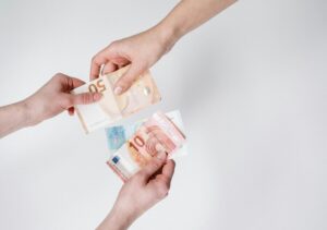 perché la tassa di soggiorno si paga in contanti