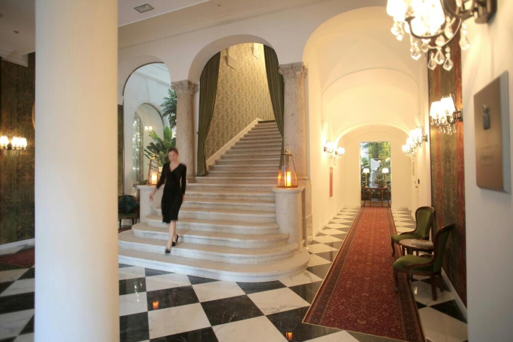 Hotel commercial strategy