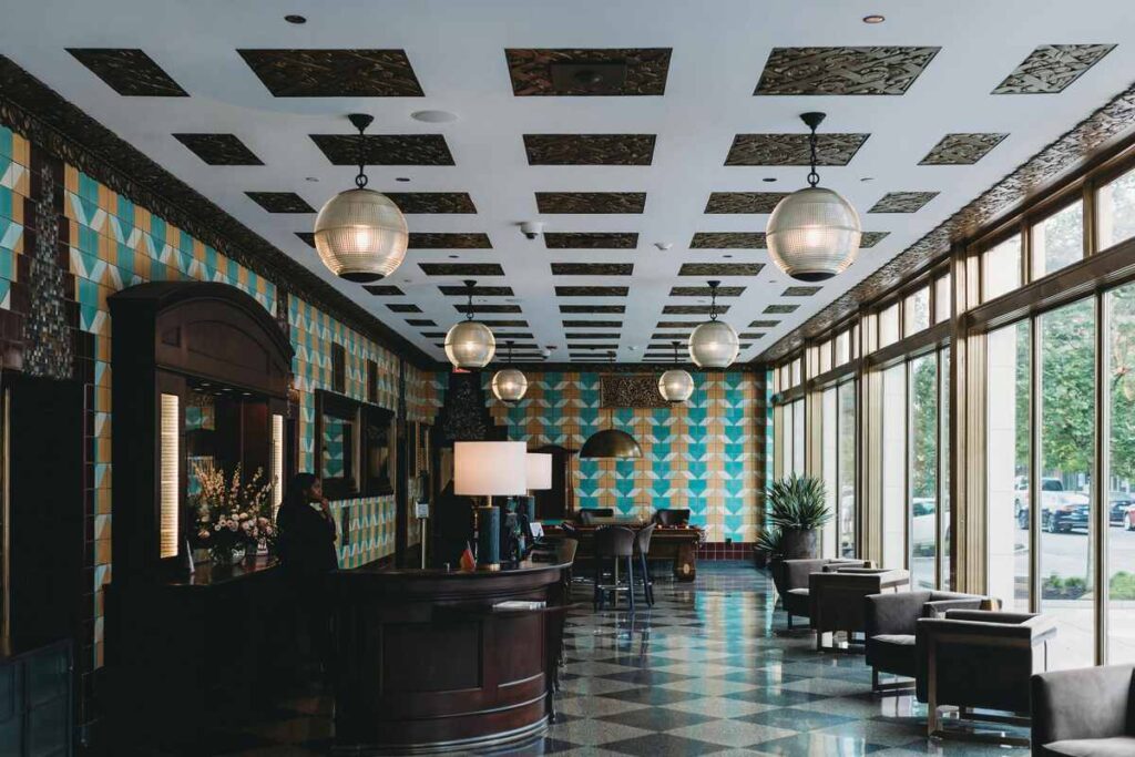 procedimiento de check out en un hotel