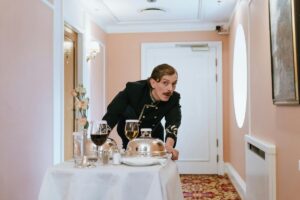 recensioni false hotel legge
